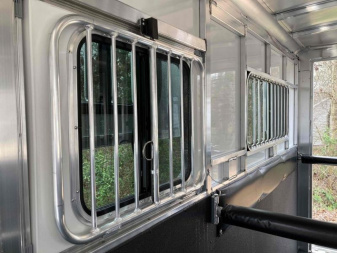 New Sundowner Charter TR SE 2+1 Gooseneck Horse Trailer