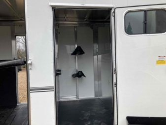 New Sundowner Charter TR SE 2+1 Gooseneck Horse Trailer