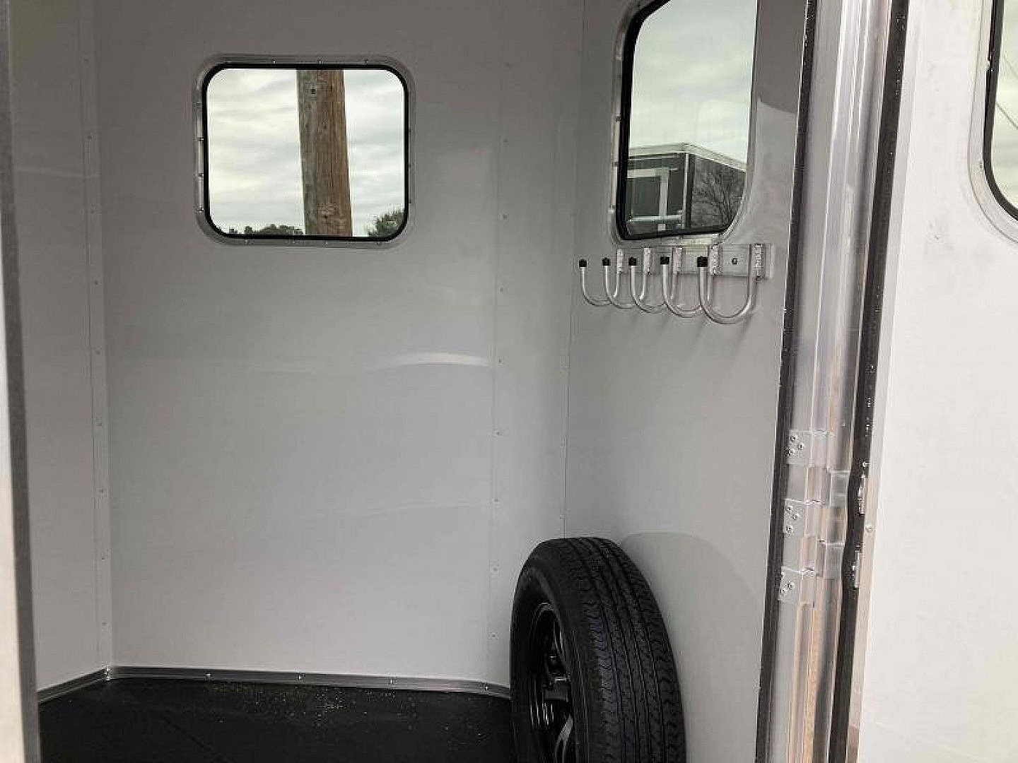 New Homesteader 214FB 2 Horse Direct Load Warmblood Horse Trailer