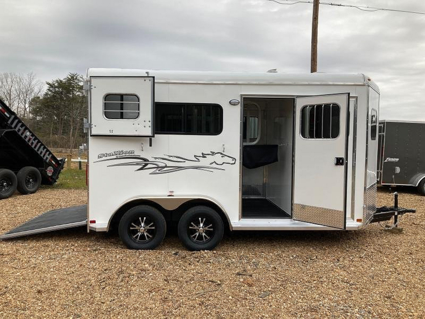 New Homesteader 214FB 2 Horse Direct Load Warmblood Horse Trailer