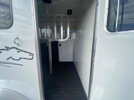 New Homesteader 214FB 2 Horse Direct Load Warmblood Horse Trailer