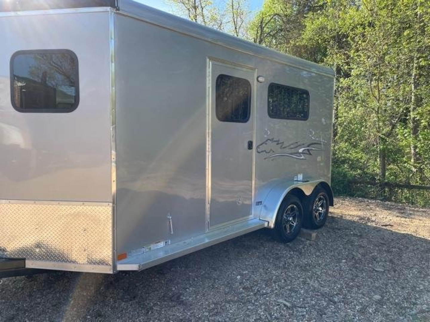 New Homesteader Trailer 316SB 3 Horse Slant Load Warmblood Horse Trailer