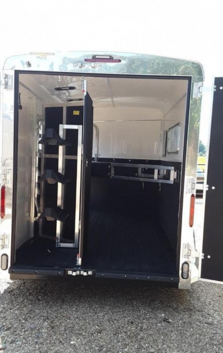 New Homesteader Trailer 316SB 3 Horse Slant Load Warmblood Horse Trailer