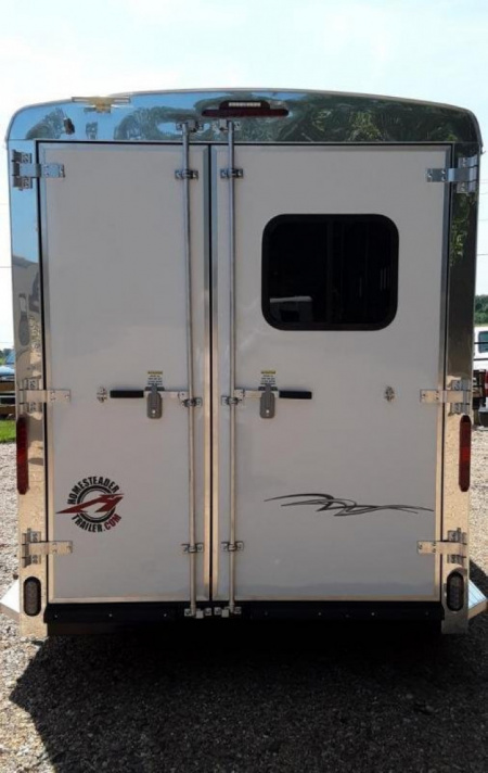 New Homesteader Trailer 316SB 3 Horse Slant Load Warmblood Horse Trailer