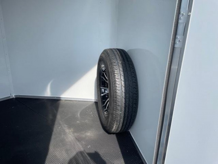 New Homesteader Trailer 316SB 3 Horse Slant Load Warmblood Horse Trailer