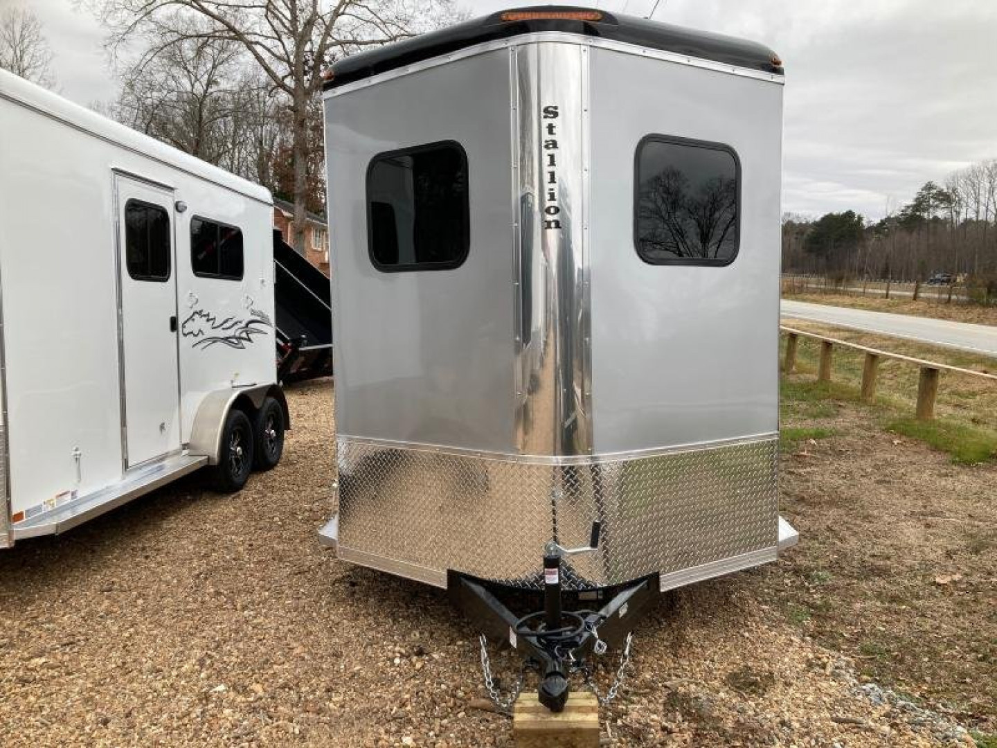 New Homesteader Trailer 214FB 2 Horse Direct Load Warmblood Horse Trailer