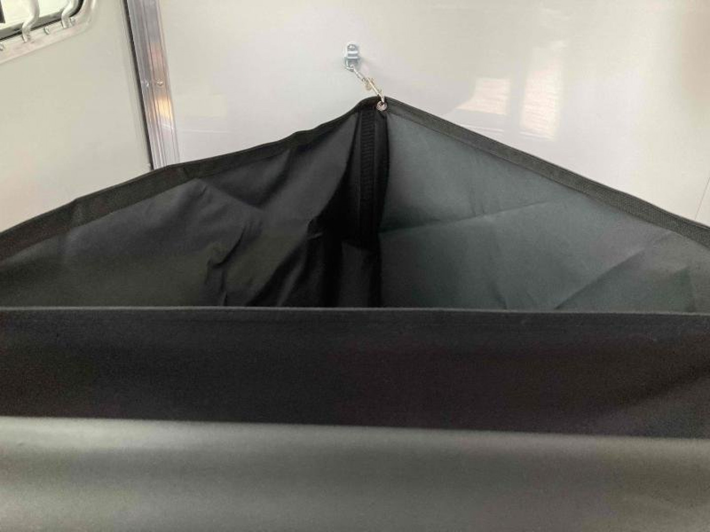 New Homesteader Trailer 214FB 2 Horse Direct Load Warmblood Horse Trailer