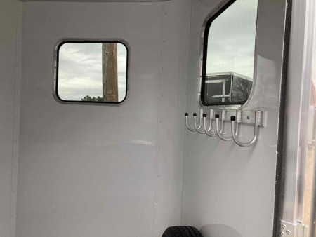 New Homesteader Trailer 214FB 2 Horse Direct Load Warmblood Horse Trailer