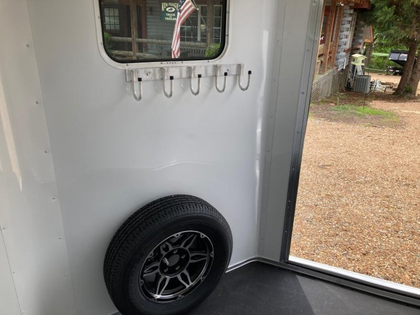 New 2026 Homesteader Trailer 213SB Horse Trailer