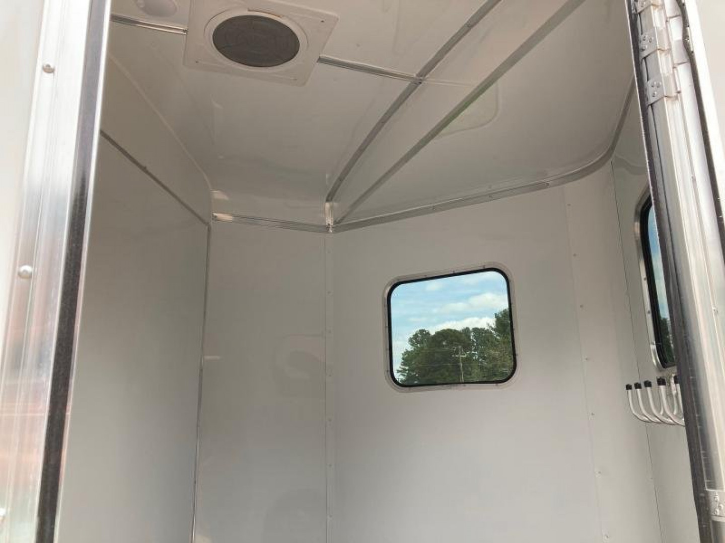 New 2026 Homesteader Trailer 213SB Horse Trailer