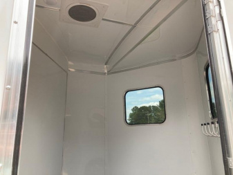 New 2026 Homesteader Trailer 213SB Horse Trailer