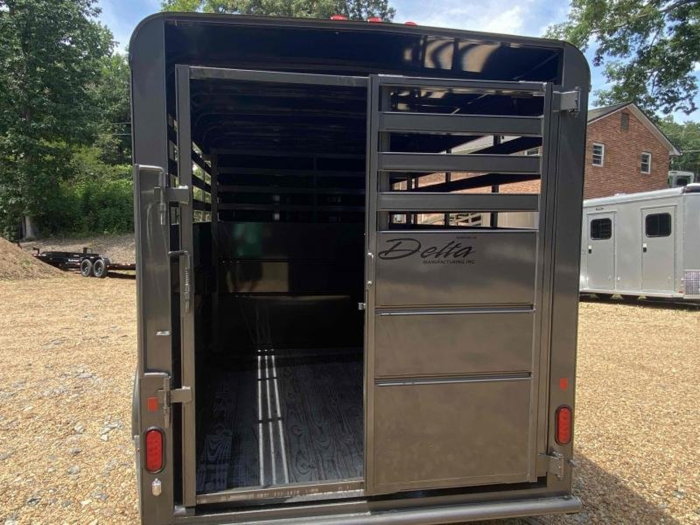 New 2026 Delta Mfg 16' STOCK BUMPER PULL Horse Trailer