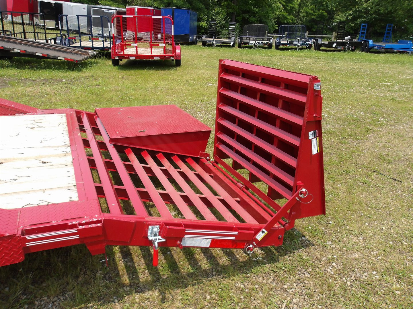 New 2025 East Texas Trailers GC0224072 Car Hauler