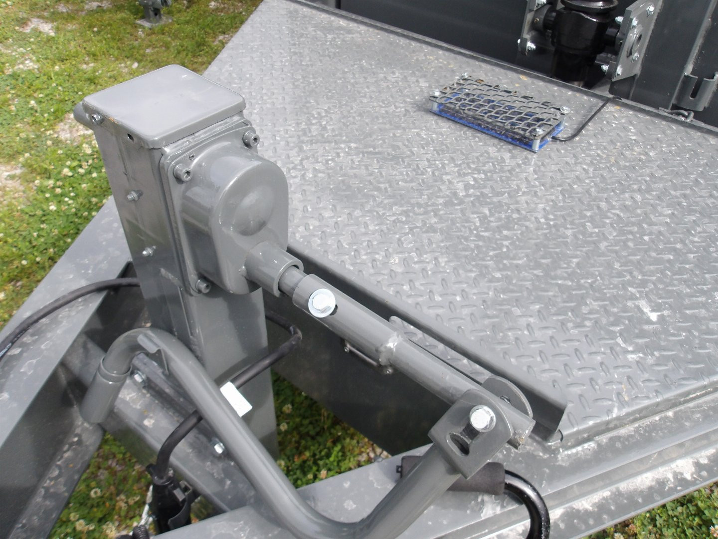 New 2025 Sure-Trac STBTL8214 Dump Trailer