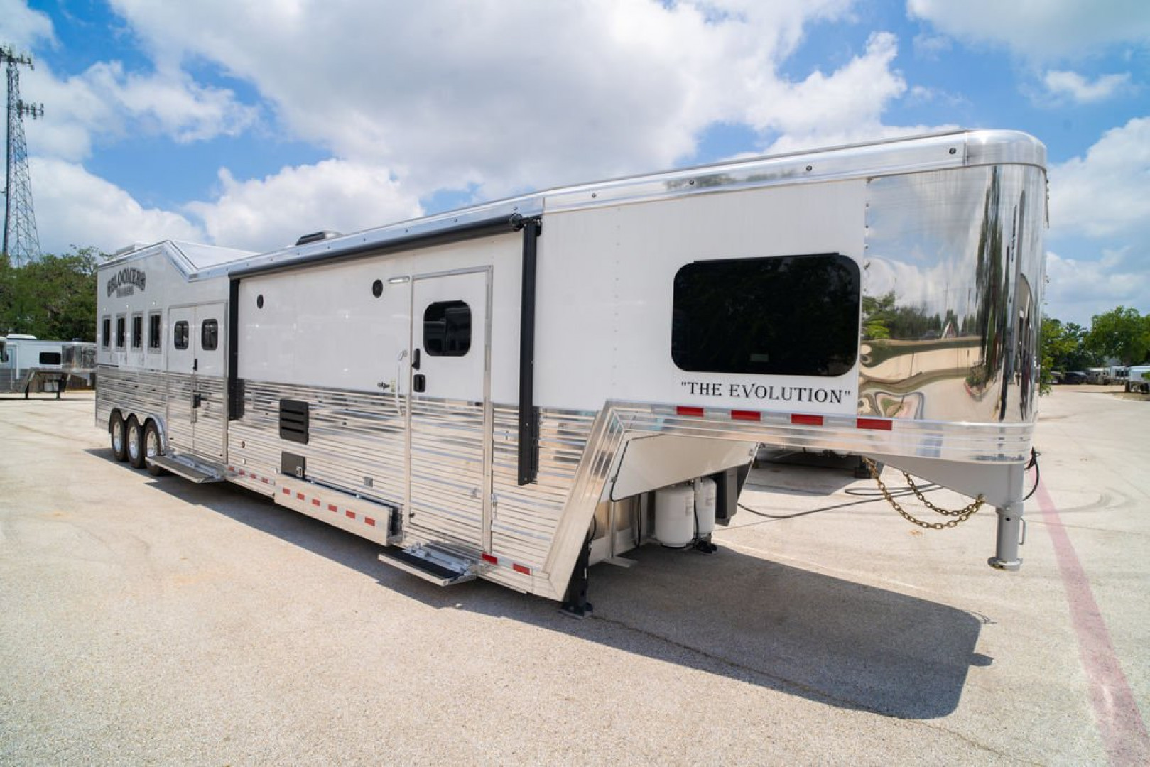New 2025 Bloomer 4 Horse 20'6" Gooseneck Outlaw Living Quarters '25 Horse Trailer