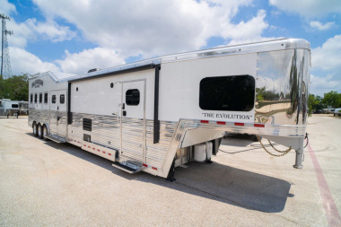 New 2025 Bloomer 4 Horse 20'6" Gooseneck Outlaw Living Quarters '25 Horse Trailer