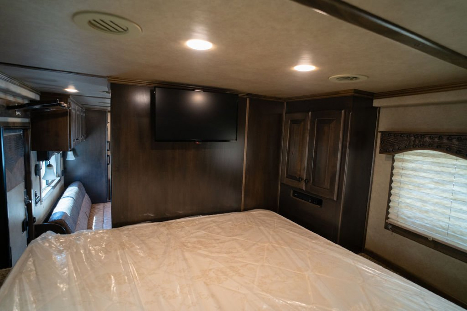 Used 2021 Elite Trailers 3 Horse Gooseneck Trail Boss Living Quarters '21 Horse Trailer