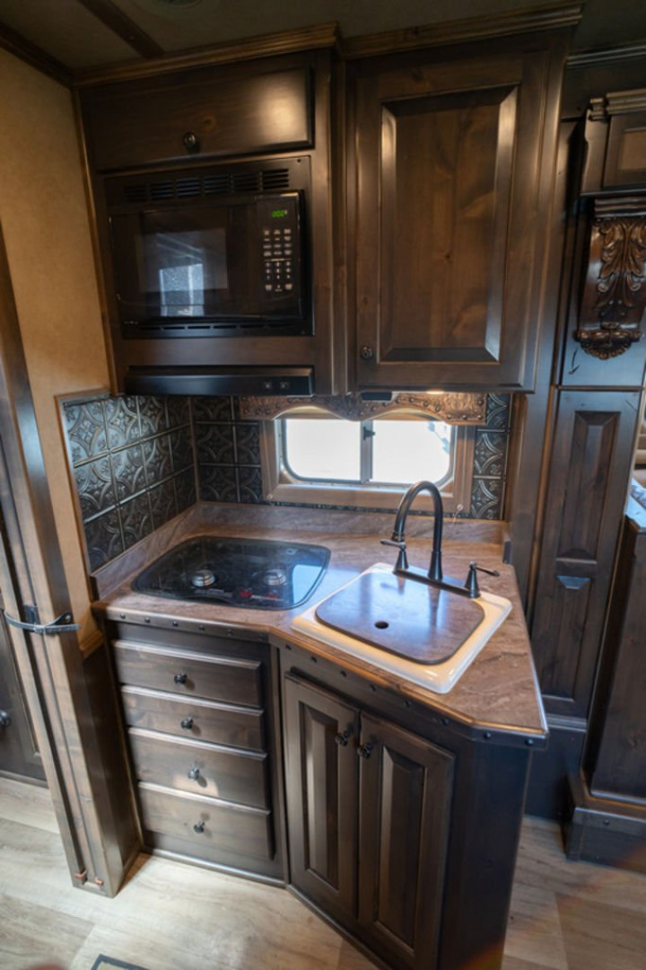 Used 2021 Elite Trailers 3 Horse Gooseneck Trail Boss Living Quarters '21 Horse Trailer