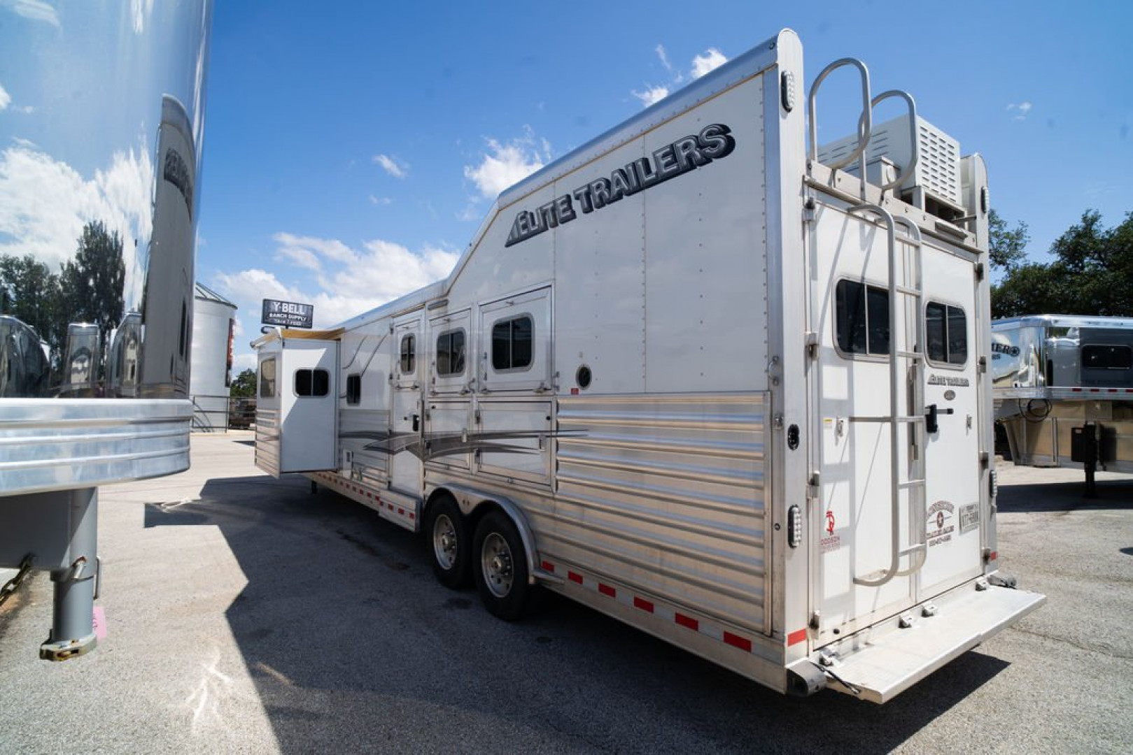 Used 2021 Elite Trailers 3 Horse Gooseneck Trail Boss Living Quarters '21 Horse Trailer
