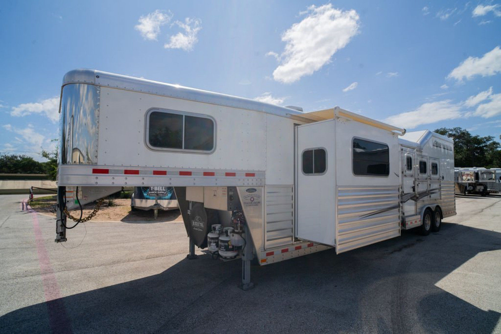 Used 2021 Elite Trailers 3 Horse Gooseneck Trail Boss Living Quarters '21 Horse Trailer