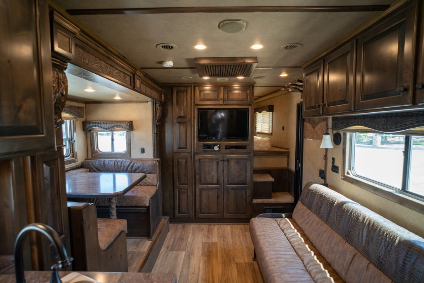 Used 2021 Elite Trailers 3 Horse Gooseneck Trail Boss Living Quarters '21 Horse Trailer