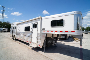 Used 2021 Elite Trailers 3 Horse Gooseneck Trail Boss Living Quarters '21 Horse Trailer