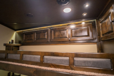 New 2025 Bloomer 4 Horse Gooseneck Outlaw Living Quarters '25 Horse Trailer