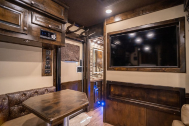 New 2025 Bloomer 4 Horse Gooseneck Outlaw Living Quarters '25 Horse Trailer