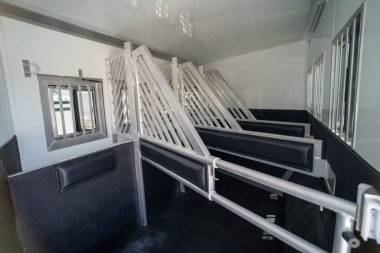New 2025 Bloomer 4 Horse Gooseneck Outlaw Living Quarters '25 Horse Trailer