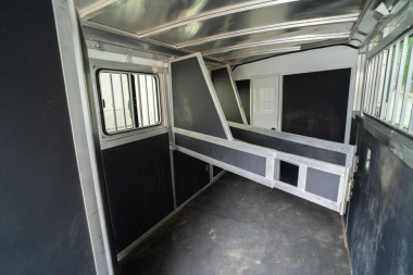 Used 2013 Shadow 4 Horse 15'6" Gooseneck Living Quarters '13 Horse Trailer