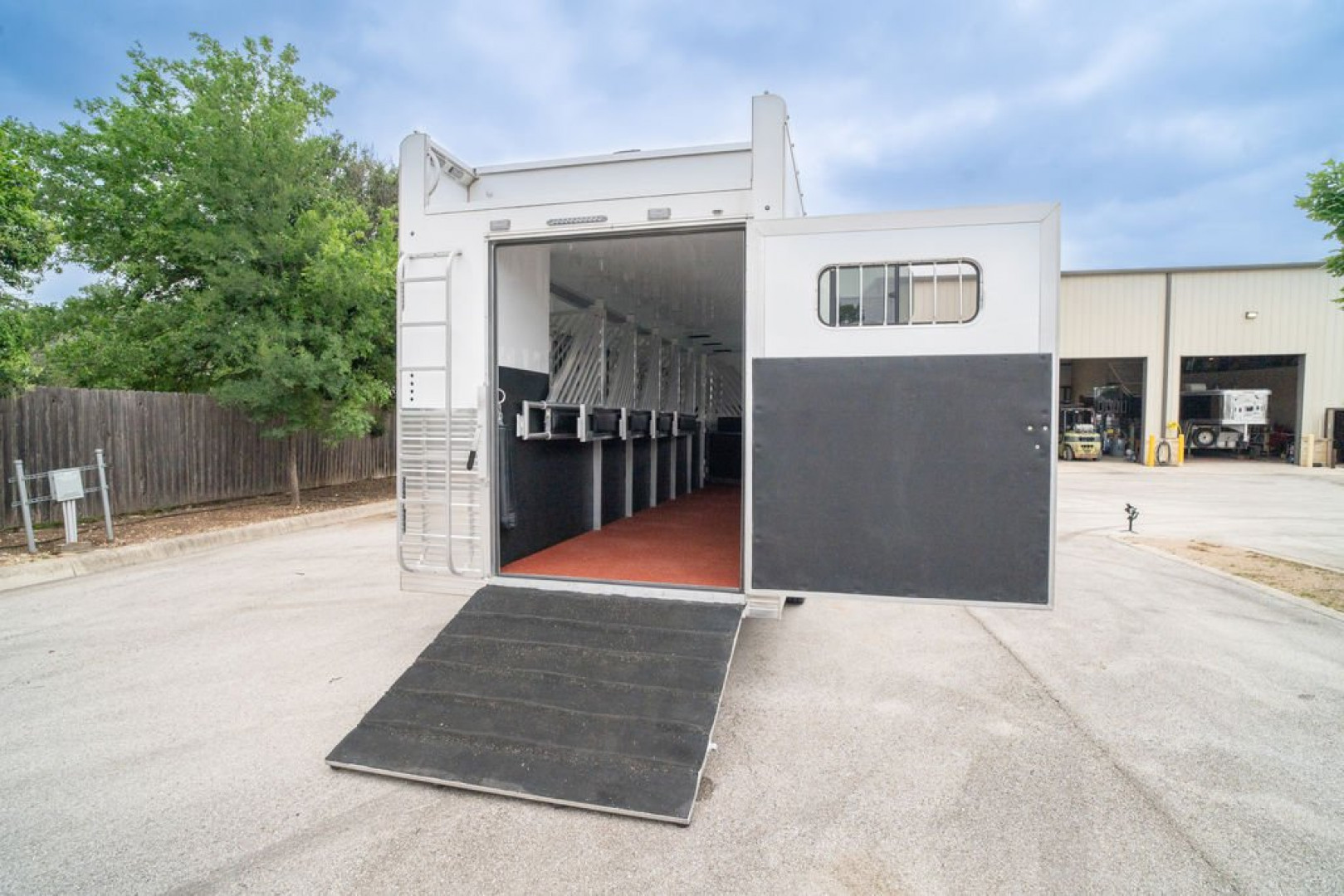 New 2025 Bloomer 8 Horse 6'0" Gooseneck '25 Horse Trailer