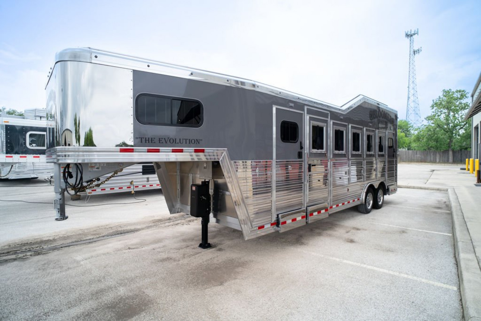New 2025 Bloomer 5 Horse 4'6" Gooseneck '25 Horse Trailer