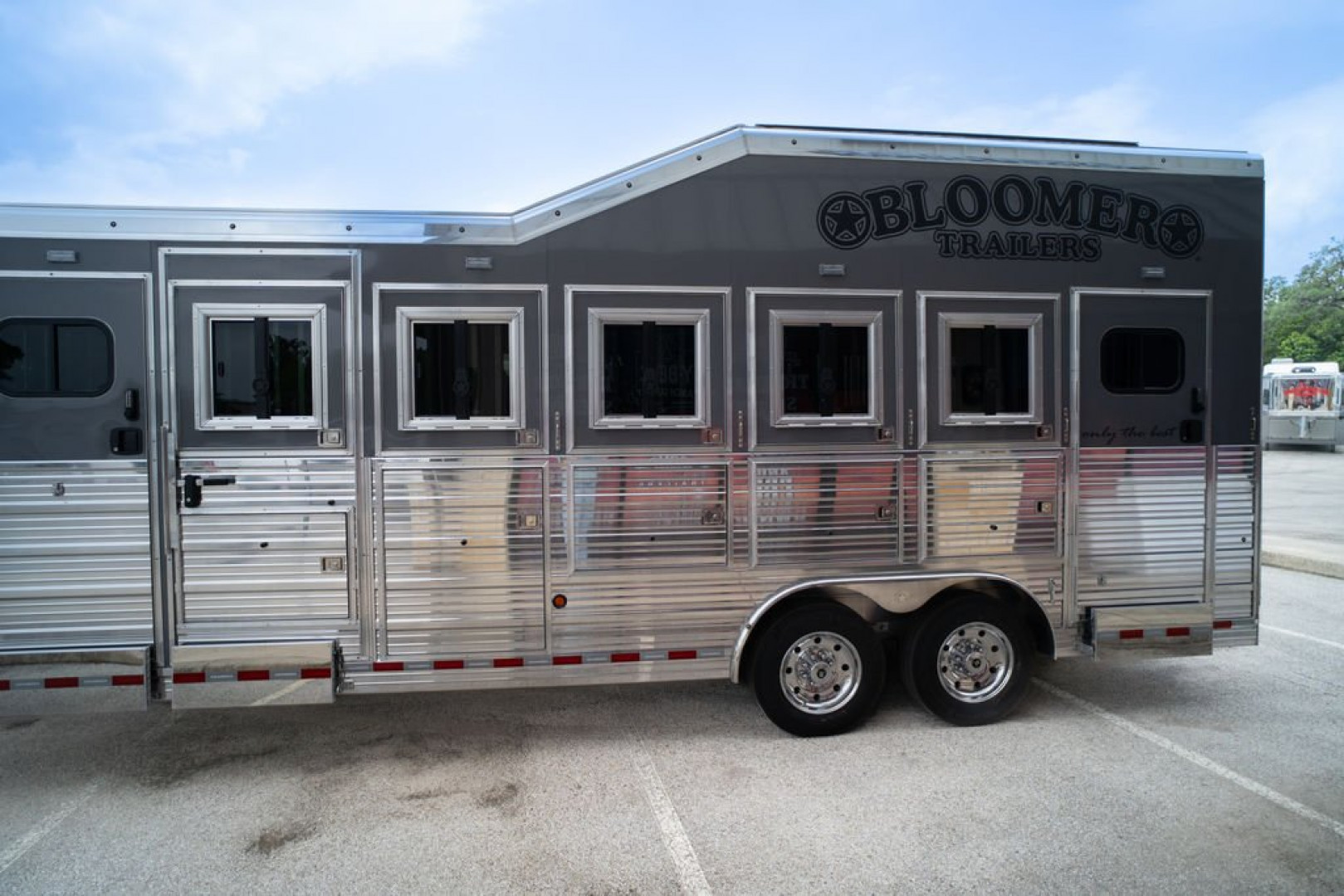 New 2025 Bloomer 5 Horse 4'6" Gooseneck '25 Horse Trailer