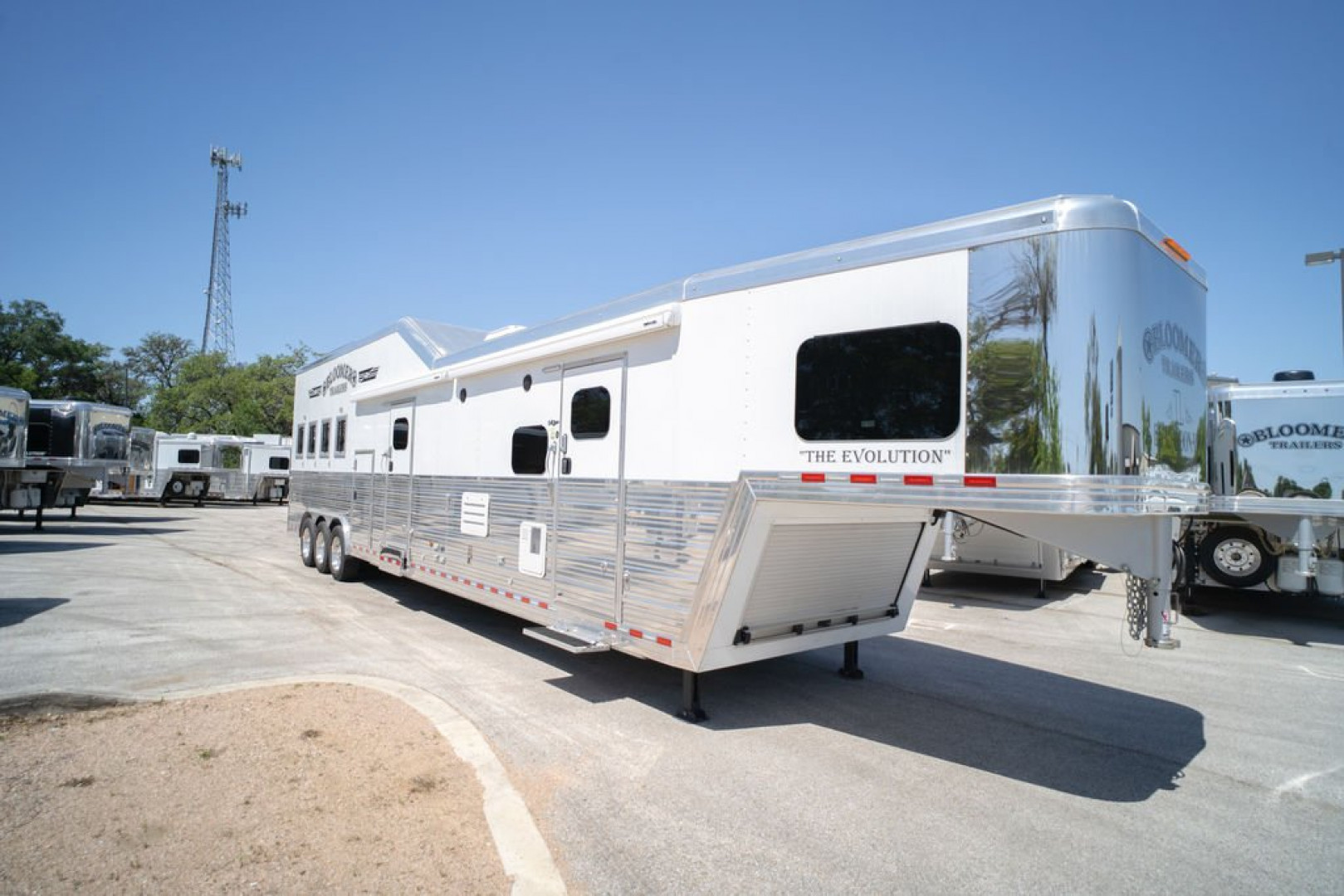 Used 2020 Bloomer 4 Horse Gooseneck Outlaw Living Quarters '20 Horse Trailer