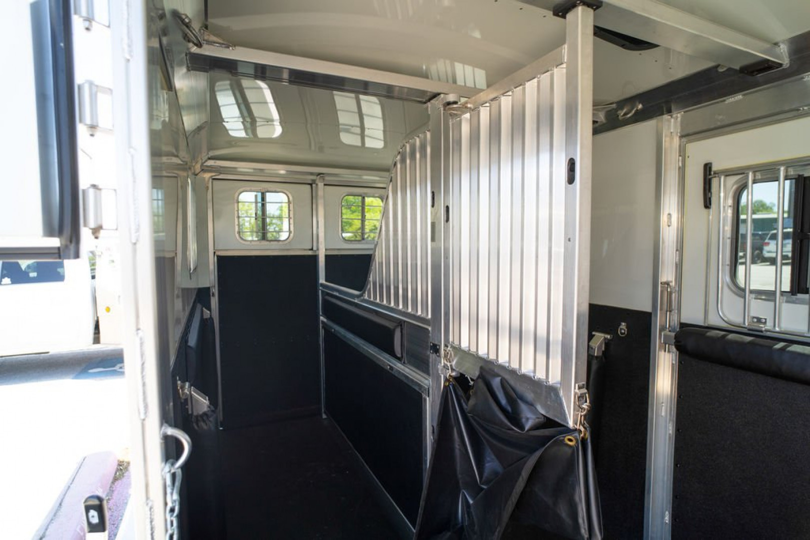 New 2025 4-Star Trailers 2 Horse 6'10" Gooseneck Straight Load '25 Horse Trailer