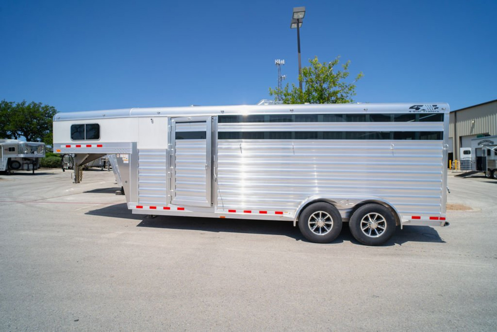 New 2025 4-Star Trailers 4 Horse 6'10" Gooseneck Stock Combo '25 Horse Trailer