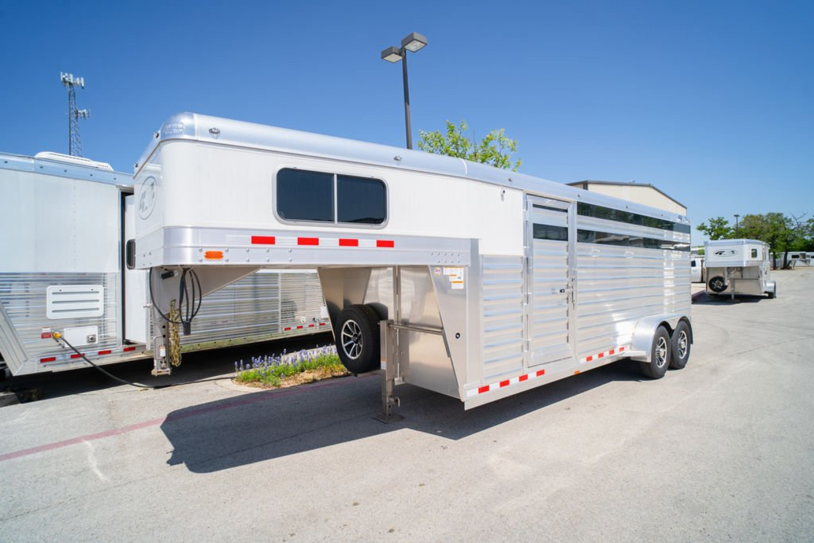 New 2025 4-Star Trailers 4 Horse 6'10" Gooseneck Stock Combo '25 Horse Trailer