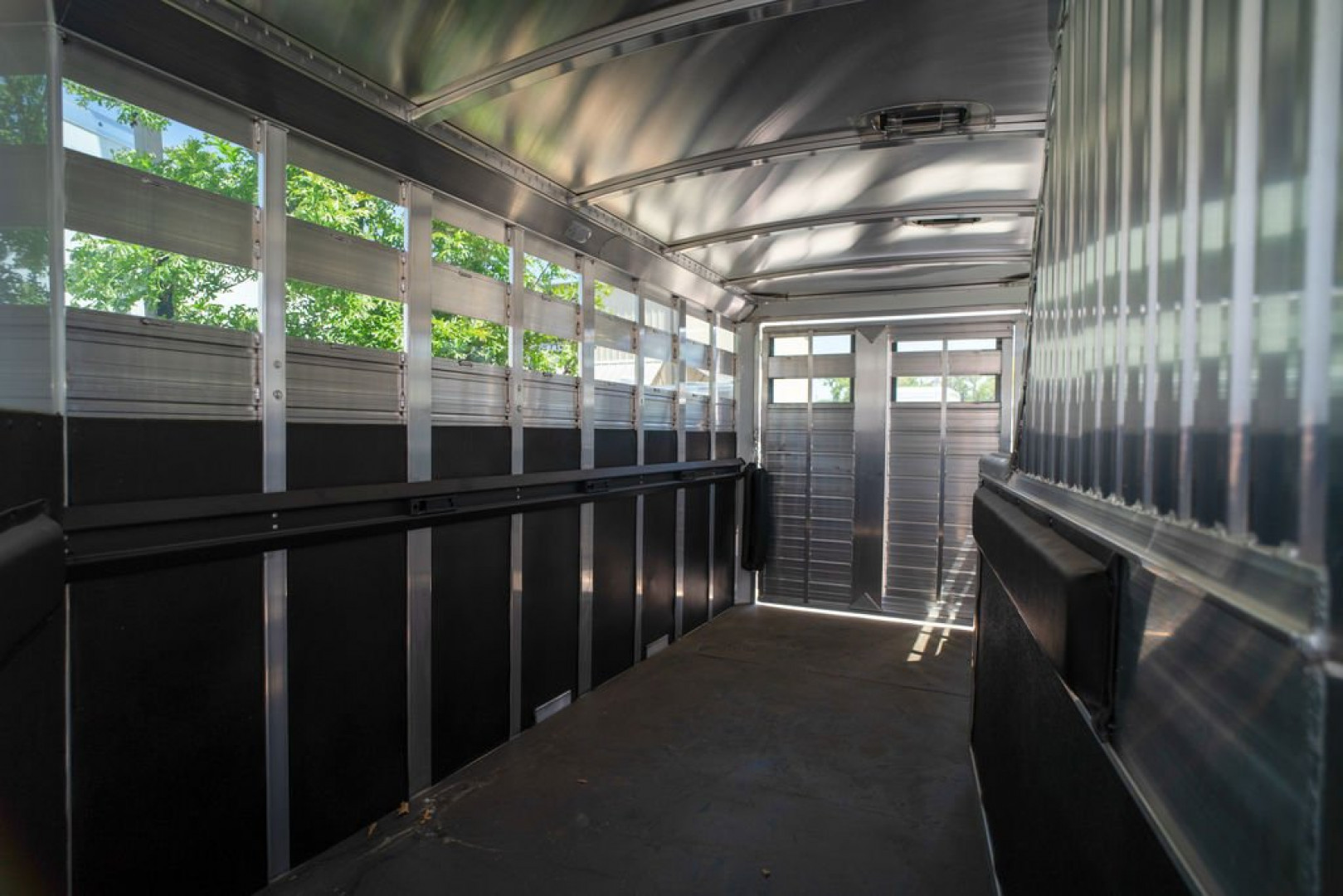 New 2025 4-Star Trailers 4 Horse 6'10" Gooseneck Stock Combo '25 Horse Trailer