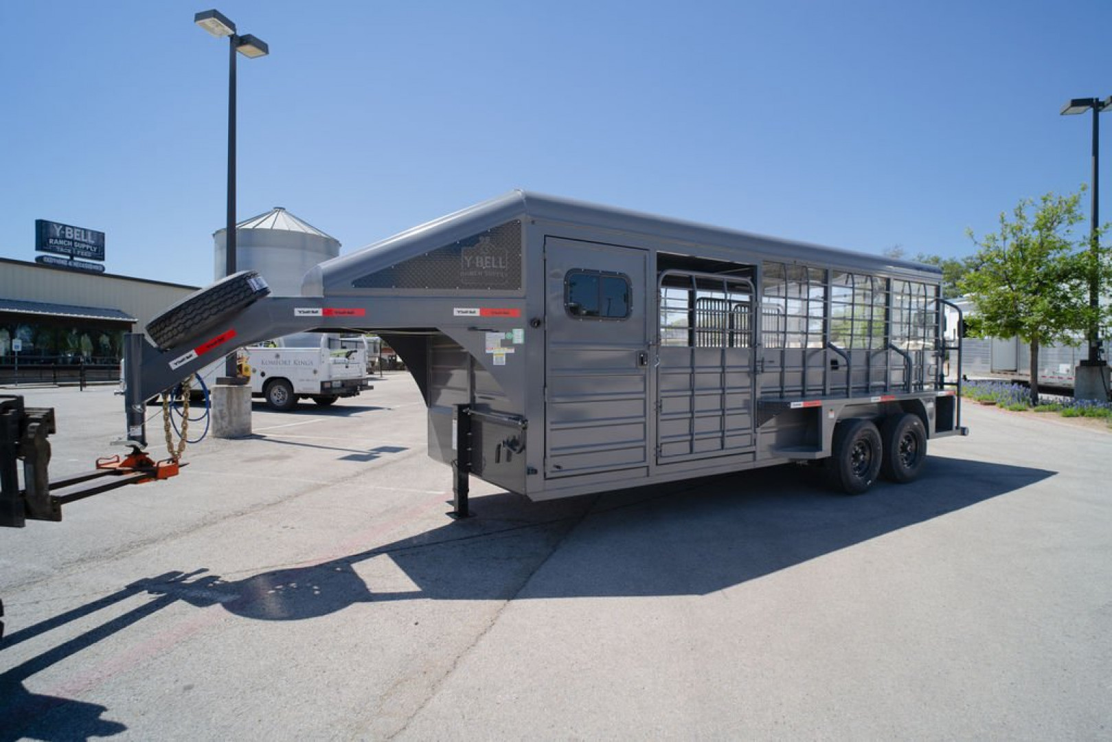 New 2025 Swift Built Trailers 20' with Tack '25 Stock / Stock Combo Trailer