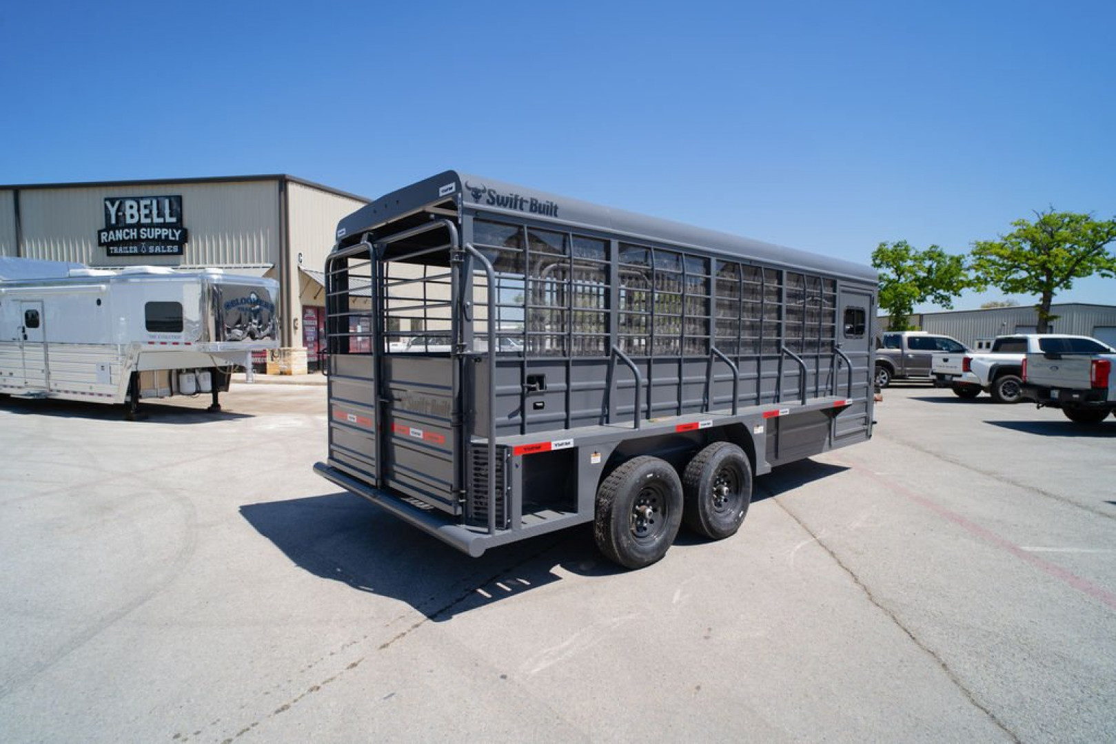 New 2025 Swift Built Trailers 20' with Tack '25 Stock / Stock Combo Trailer
