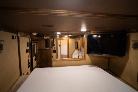 New 2025 Bloomer 4 Horse Gooseneck Rear Tack Outlaw Living Quarters '25 Horse Trailer