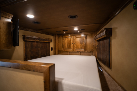 New 2025 Bloomer 4 Horse Gooseneck Rear Tack Outlaw Living Quarters '25 Horse Trailer