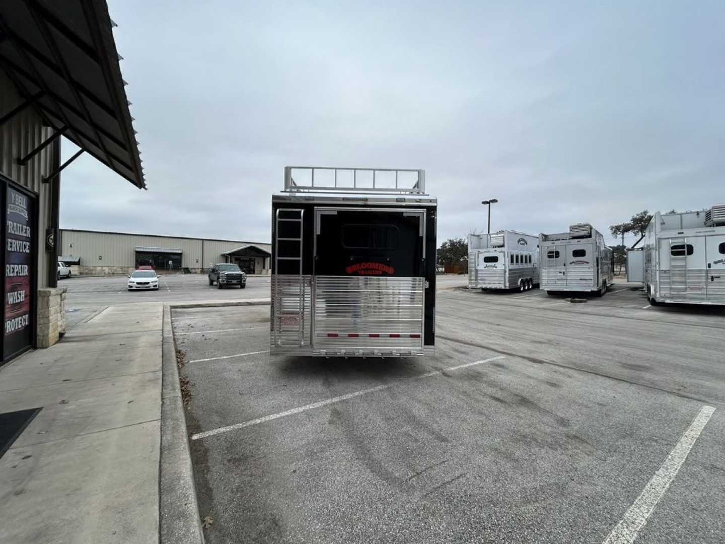 New 2025 Bloomer 4 Horse Trainer Slant Load '25 Horse Trailer