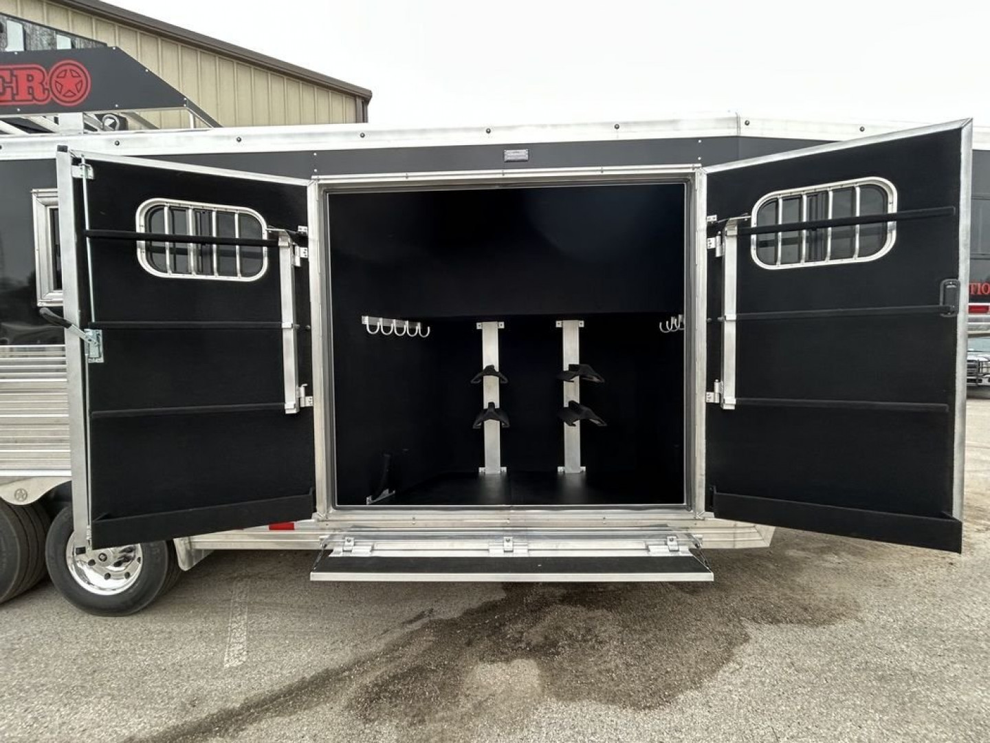 New 2025 Bloomer 4 Horse Trainer Slant Load '25 Horse Trailer