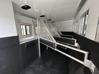 New 2025 Bloomer 4 Horse Trainer Slant Load '25 Horse Trailer
