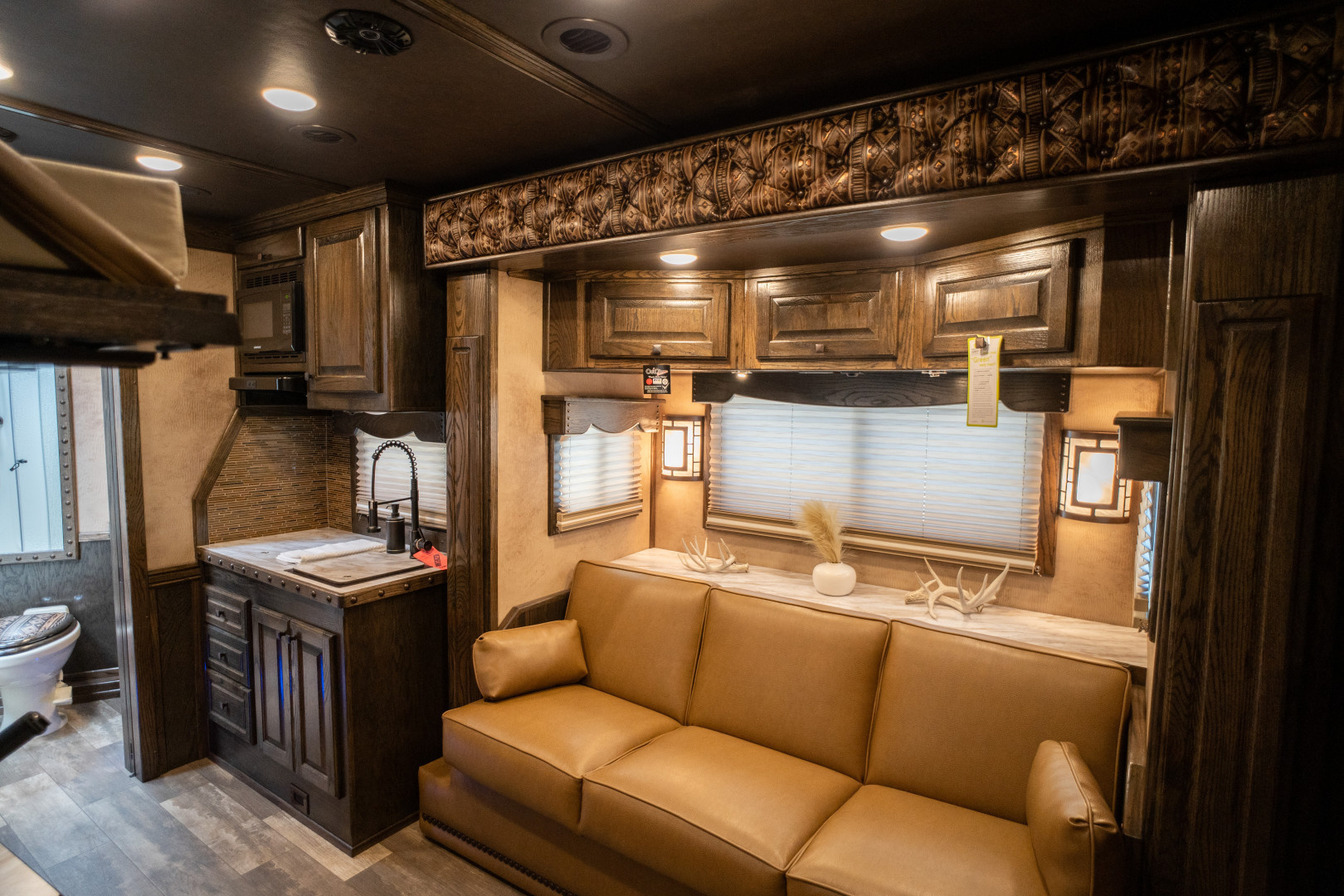 New 2025 Bloomer 3 Horse 15'10" Gooseneck Outlaw Living Quarters '25 Horse Trailer