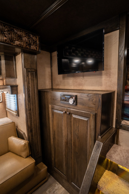 New 2025 Bloomer 3 Horse 15'10" Gooseneck Outlaw Living Quarters '25 Horse Trailer