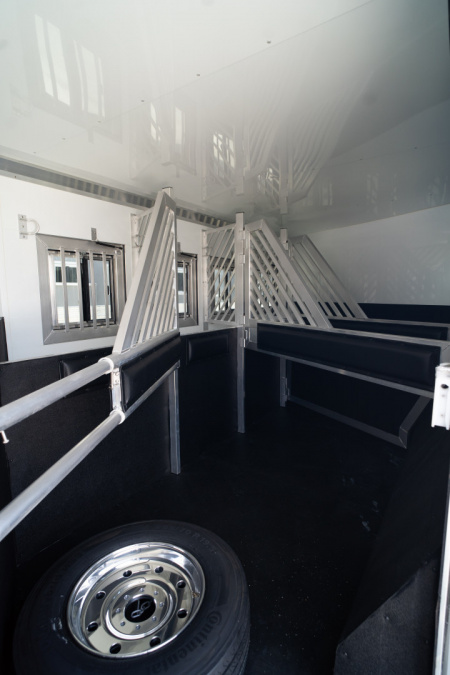 New 2025 Bloomer 3 Horse 15'10" Gooseneck Outlaw Living Quarters '25 Horse Trailer