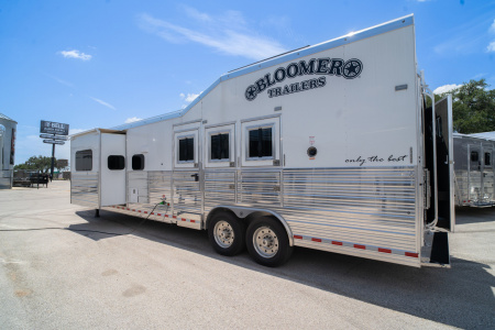 New 2025 Bloomer 3 Horse 15'10" Gooseneck Outlaw Living Quarters '25 Horse Trailer