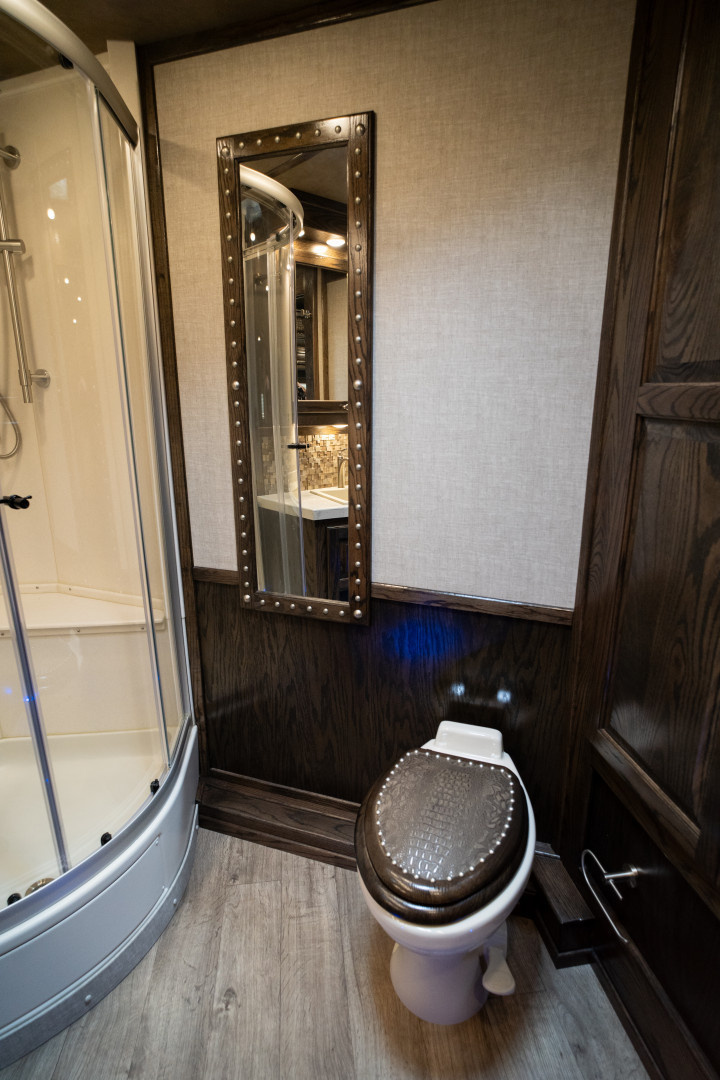 New 2025 Bloomer 4 Horse Gooseneck Outlaw Living Quarters '25 Horse Trailer